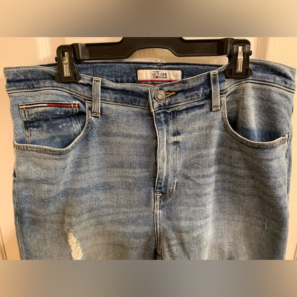 Tommy Hilfiger Jeans - Picture 2 of 4